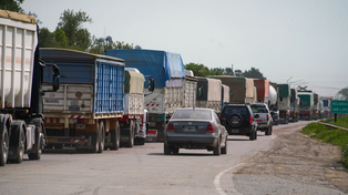 Tras una larga disputa, Nación firma con Pullaro el traspaso de la ruta A012