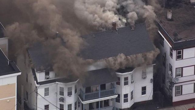 Pánico y fuego en Massachusetts tras una cadena de explosiones de gas