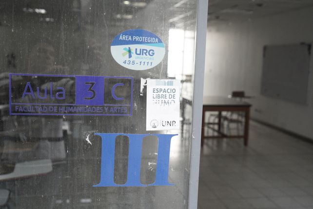 El paro lanzado por docentes e investigadores de la UNR dejó vacías las aulas de la UNR.
