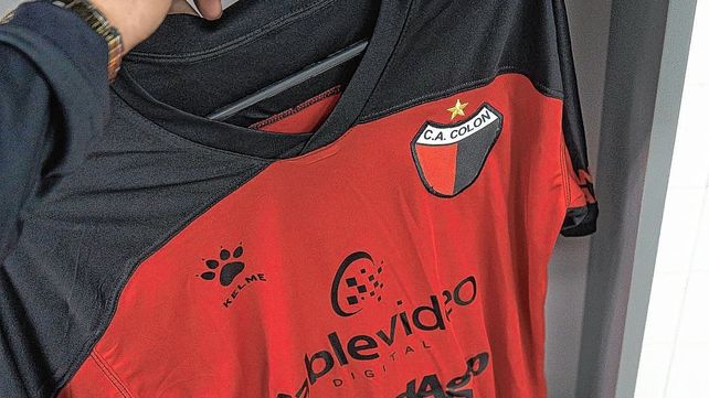 Grave denuncia de Kelme a Colón por venta ilegal de camisetas