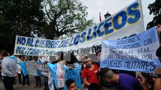 Los padres y alumnos del Liceo Militar se resisten a los cambios