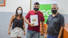 Todo legal. Algunos beneficiarios comenzaron a recibir la documentación en la Municipalidad. Todo legal. Algunos beneficiarios comenzaron a recibir la documentación en la Municipalidad.