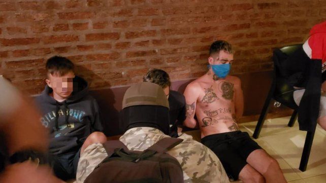Los jóvenes fueron detenidos en una casa ubicada en Galicia al 600, en barrio La Florida. 