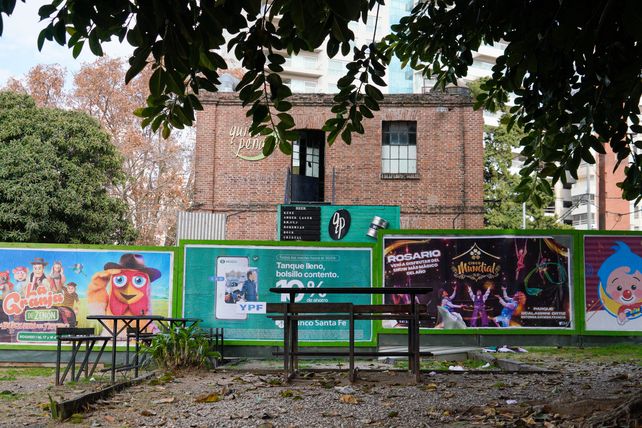 Las obras en los locales donde estuvieron los bares Quitapena y El Charladero continúan, pero los socios apuntan a inaugurar en junio.