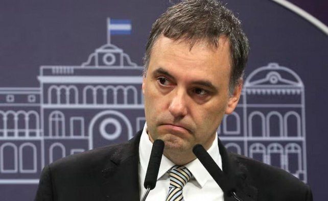 Adorni presentó su declaración jurada: Ahorramos en negro, como todos
