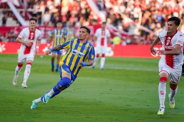 Enzo Copetti fue titular y anotó el tanto de Central en el partido contra Huracán.