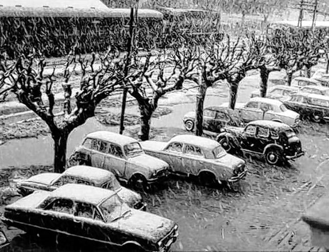 La nevada del 16 de julio de 1973. El tren Rosario-Casilda cruza la estación de Pérez