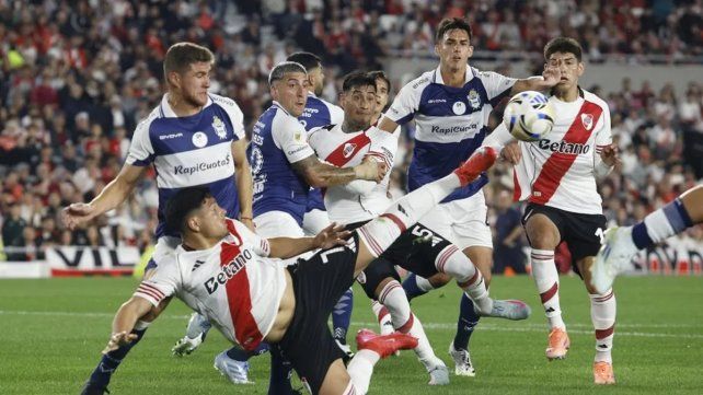Gimnasia (LP) le dio otro cachetazo a River en el Monumental y se despega en los promedios