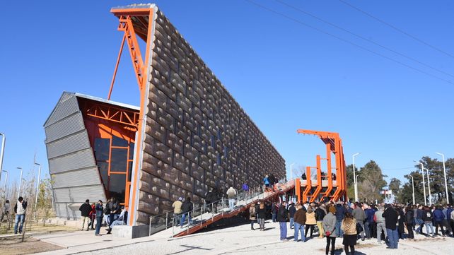 El moderno espacio conmemorativo en homenaje a los 106 años del Grito de Alcorta.