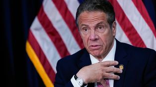 Ante las denuncias de acoso, el gobernador de Nueva York se aferra a su cargo