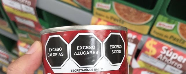 Los rótulos sobre los inconvenientes nutricionales deben ser bien visibles.