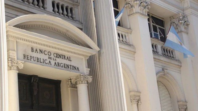 El Banco Central desaceleró la compra de divisas en el mercado oficial. El tipo de cambio comenzó a moverse en junio.