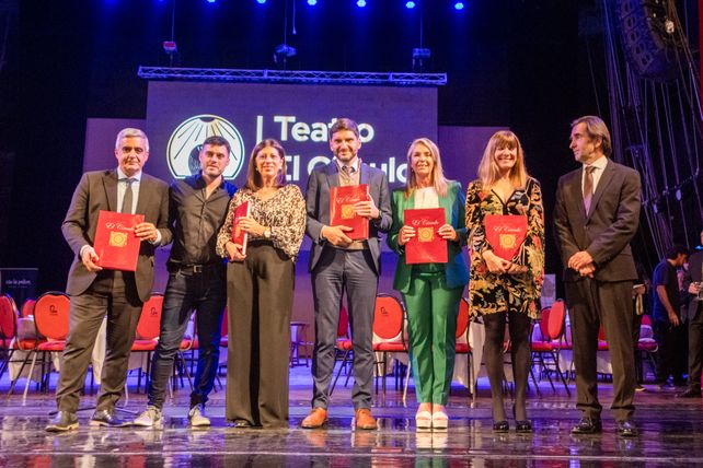 18. Franco Bartolacci, Clara García, Maximiliano Pullaro, Federico Valentini, María Eugenia Schmuck, Susana Rueda y Guido Martínez Carbonell  