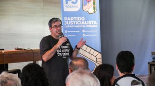La dirigencia del peronismo rosarino confluyó en la Facultad de Ciencia Política y RRII.
