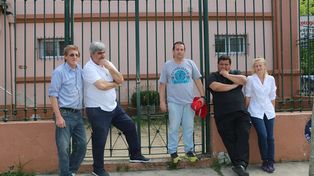 Los trabajadores con pocas ganas de salir en la foto.&nbsp;