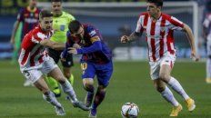 Messi trata de escapar a la marca de Ander Capa y Yeray Alvarez. Messi trata de escapar a la marca de Ander Capa y Yeray Alvarez.