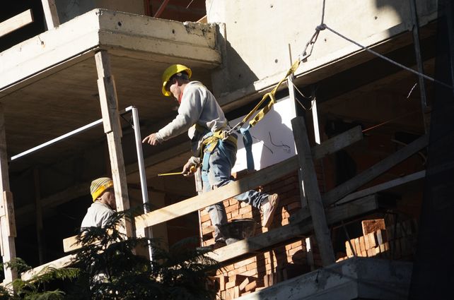 La economía aceleró su derrumbe en agosto, con una caída de 3,8%