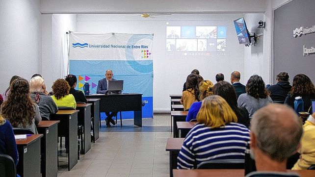 Se realizó la primera charla en el marco del 52º Aniversario de la UNER