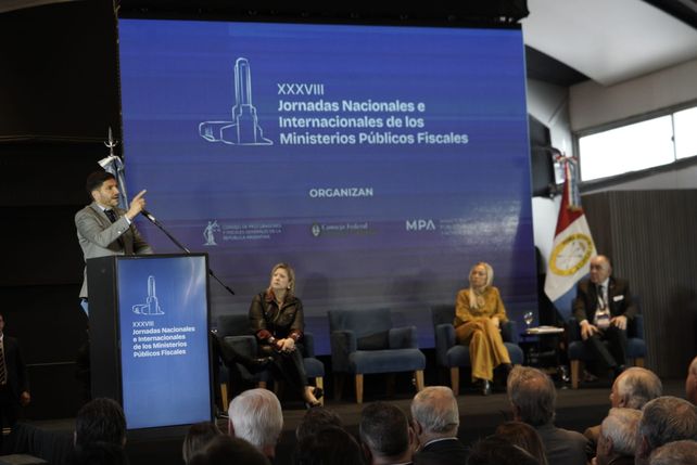 El gobernador Maximiliano Pullaro en la apertura de la nueva edici&oacute;n de las Jornadas Nacionales e Internacionales de los Ministerios P&uacute;blicos Fiscales.