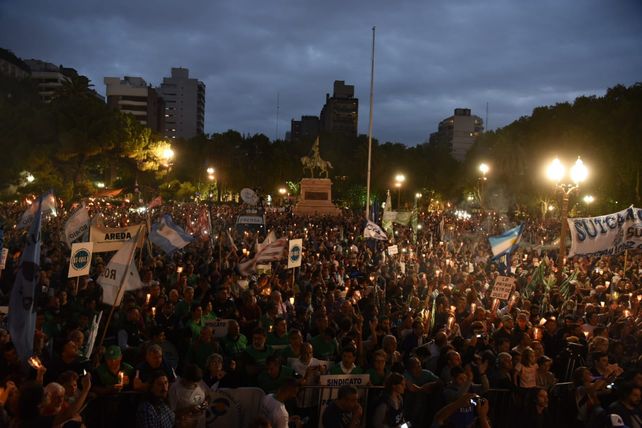 Rosario se volcó a las calles en un claro repudio de los tarifazos y los ajustes
