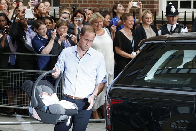Kate Middleton y el príncipe Guillermo presentaron al bebé Real
