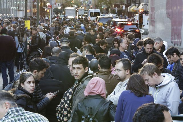 Nueva york. Los compradores se apretujan sobre la 5ta. Avenida.