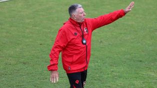 Gustavo Del Favero, el preparador físico del Ogro Fabbiani, activó una mini pretemporada para el plantel de Newells.