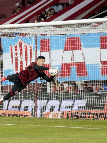 En Newells hay arquero para rato: Josué Reinatti firmó hasta el 2029