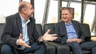 Omar Perotti y Juan Schiaretti en viaje a Kuwait