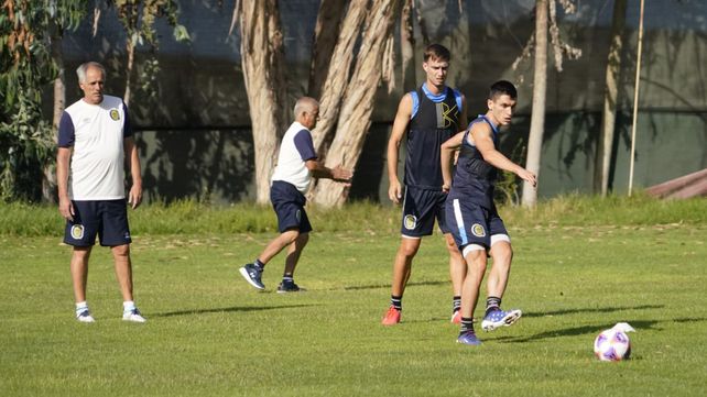 Cómo fue el primer entrenamiento de Central en suelo chileno