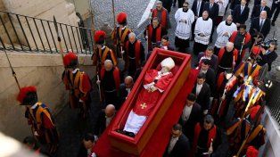 El equipo de Luis Novaresio consiguió pasajes y alojamiento para los familiares del Papa Francisco en Roma