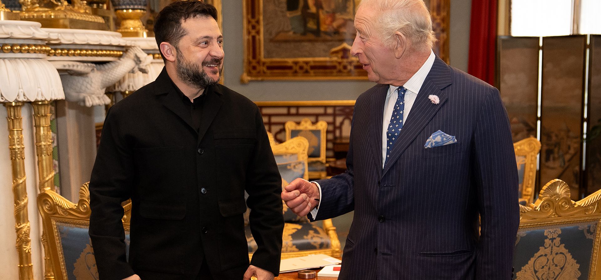 El rey Carlos III del Reino Unido habla durante una audiencia con el presidente de Ucrania, Volodímir Zelenski, en el Palacio de Buckingham, Londres, el miércoles 14 de octubre de 2026. Foto de PA. (Aaron Chown/Pool Photo vía AP) El rey Carlos III del Reino Unido habla durante una audiencia con el presidente de Ucrania, Volodímir Zelenski, en el Palacio de Buckingham, Londres, el miércoles 14 de octubre de 2026. Foto de PA. (Aaron Chown/Pool Photo vía AP)