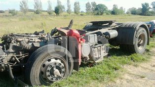 Murió un camionero en un choque en la autopista Santa Fe - Rosario
