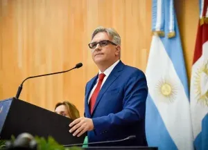Déficit de la Caja de Jubilaciones de Córdoba, Llaryora le mete bonos a los jubilados top
