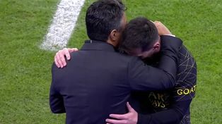 The warm embrace between Lionel Messi and Marcelo Gallardo in the friendly in Saudi Arabia