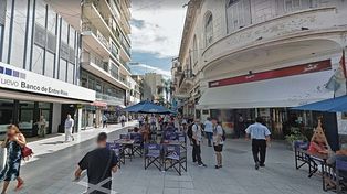 Salidera en la peatonal San Martín: una mujer le robó a una abuela 34 mil pesos