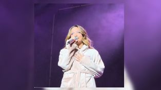 Con lágrimas en ojos Emilia Mernes suspendió el show en el Movistar Arena por estar enferma. En las redes no la perdonaron