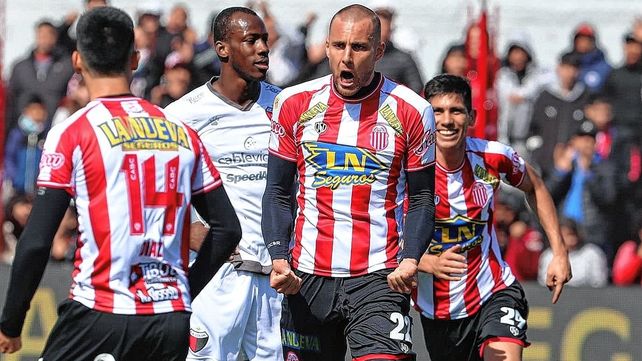 Colón jugó un pésimo partido y perdió 1-0 frente a Barracas Central.