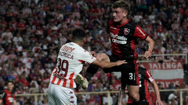 Martín Luciano recibió la quinta tarjeta amarilla y quedó suspendido una fecha. Martín Luciano recibió la quinta tarjeta amarilla y quedó suspendido una fecha.
