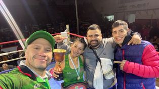 La Camionera Cinthia González abrochó otro cinto.