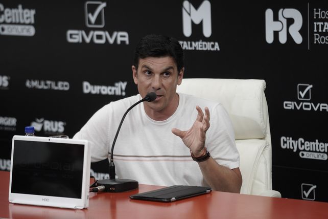 Larriera ya adelantó en rueda de prensa que buscará en la reserva los posibles reemplazantes de Velázquez y Glavinovich.