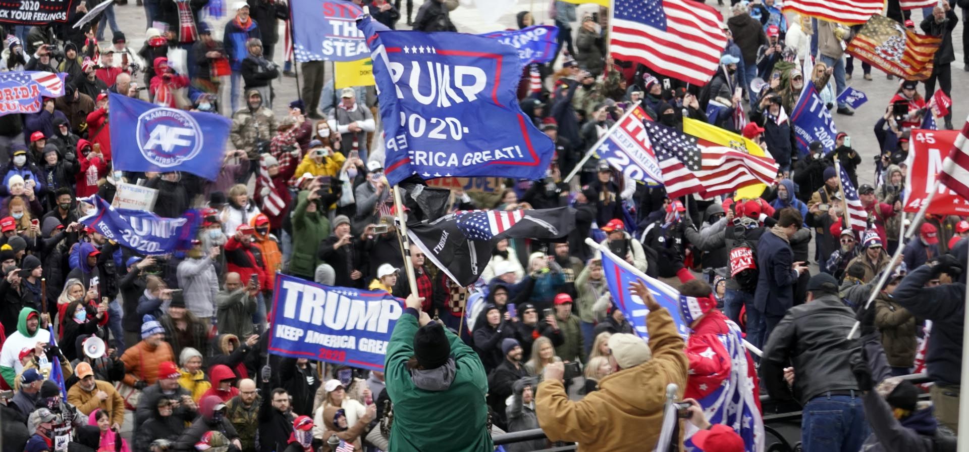Manifestantes pro Trump se reúnen frente al Capitolio de los Estados Unidos en Washington, el 6 de enero de 2021.