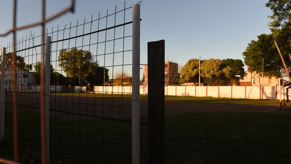 Vecinos de barrio Tablada piden la intervención de un club tomado