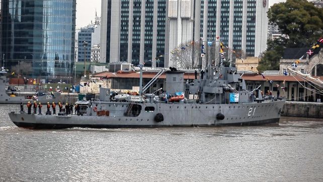 Llegan dos buques sanitarios de la Armada a la ciudad para asistencia social