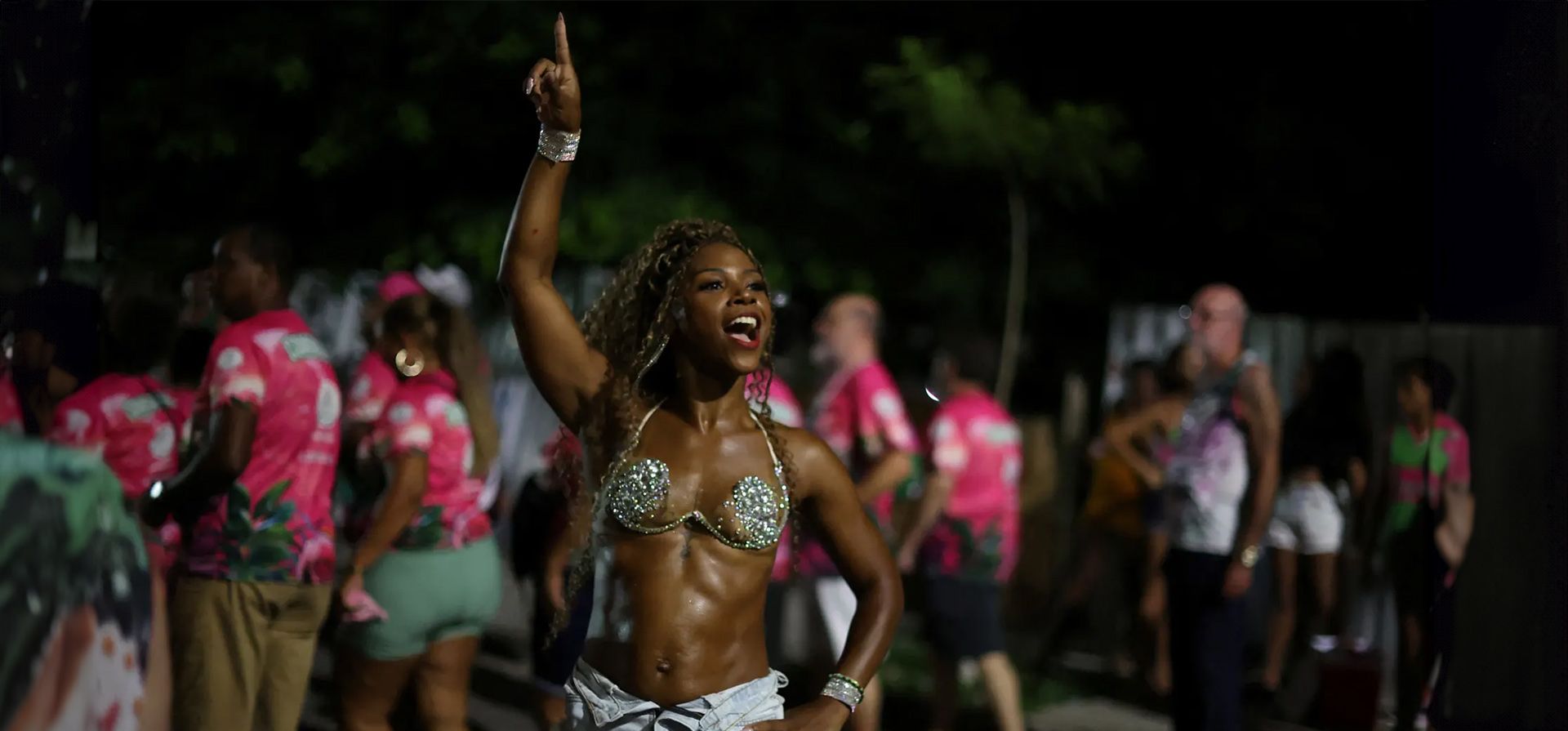 Un miembro de la escuela de samba de Mangueira actúa durante un ensayo de carnaval, Río de Janeiro, Brasil. Fotografía: Pilar Olivares/Reuters Un miembro de la escuela de samba de Mangueira actúa durante un ensayo de carnaval, Río de Janeiro, Brasil. Fotografía: Pilar Olivares/Reuters