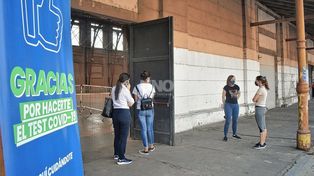 Solicitan a quienes tienen obra social que vayan a testearse al privado