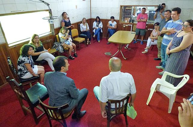 Kueider se reunió con los trabajadores de LT11 en Concepción