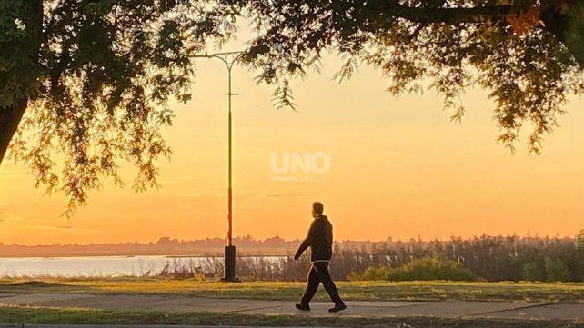 Jornada soleada y fresca en la ciudad de Santa Fe Jornada soleada y fresca en la ciudad de Santa Fe