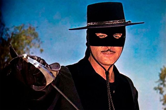 El original: Guy Williams en la serie de 1957 que tuvo cuatro temporadas.
