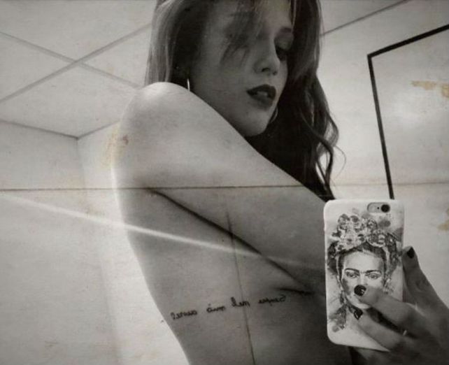 Barbie dedicó el tatuaje a sus abuelos paternos.